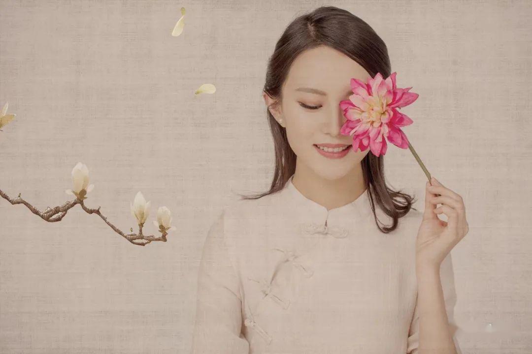 第四届中国诗歌诗词春晚朗诵大赛：《送你一本书》作者：杨玉祥 朗诵：冯开华
